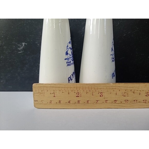 Vintage Salt And Pepper Shakers Souvenir Of Plymouth Massachusetts - Picture 10 of 10